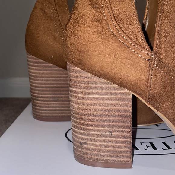 Suede booties - Picture 3 of 5